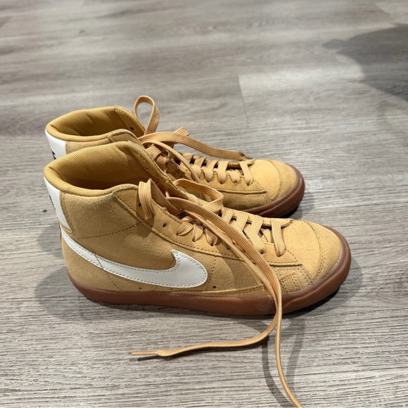 Nike Beige and White High-Top Sneakers - Picture 2 of 3